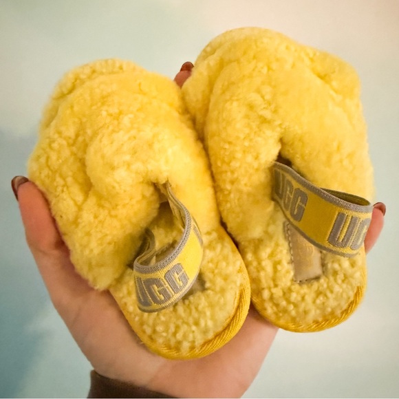UGG Yellow Fluff Yeah Slippers Infant/toddler 7 - Picture 3 of 3
